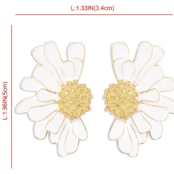 2 for$5 🚀NWT Half Flower Stud Earrings Copper Plated Jewelry - Picture 3 of 4